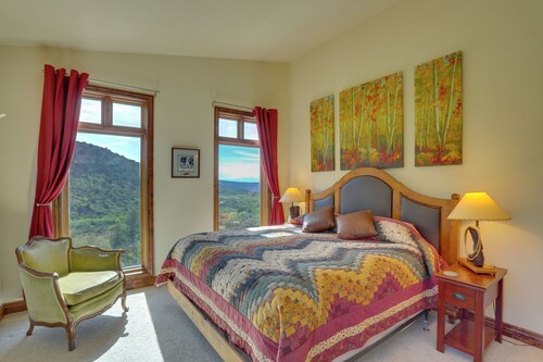 360-degree Mountain Views! Lake Retreat in Gypsum