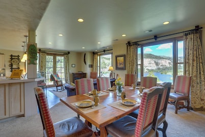 360-degree Mountain Views! Lake Retreat in Gypsum