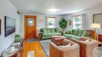 House (2 Bedrooms) | Front of property