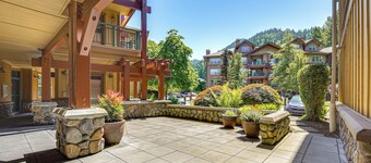 1/2 Mi to Olde Town: Mtn-view Gem w/ On-site Trail