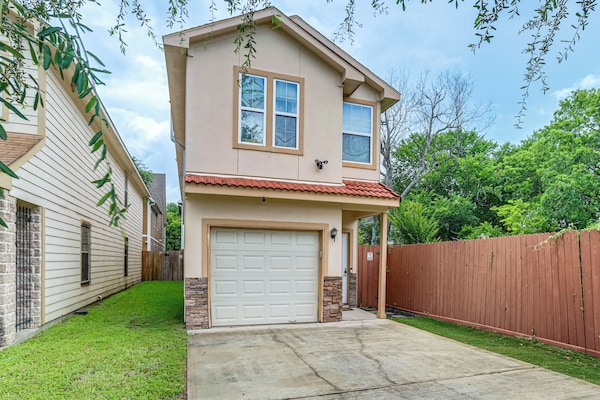 3 Mi To Dtwn! Houston Family Haven W/ Private Yard - Houston, TX