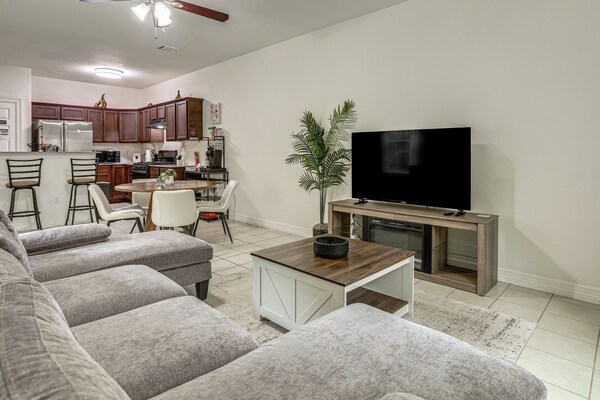 3 Mi To Dtwn! Houston Family Haven W/ Private Yard - Houston, TX