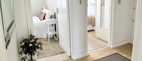 2 habitaciones, tabla de planchar con plancha, wifi y ropa de cama
