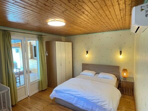 Room - Vrbo Property (Lacanau)