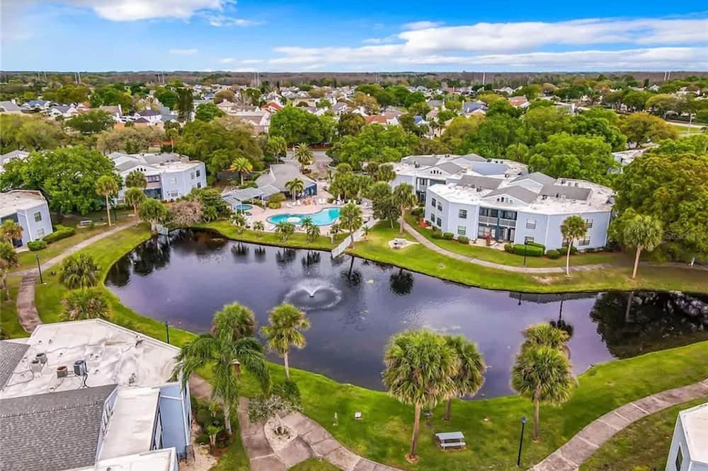 Upstay Condo Near MCO Airport w Golf Pool