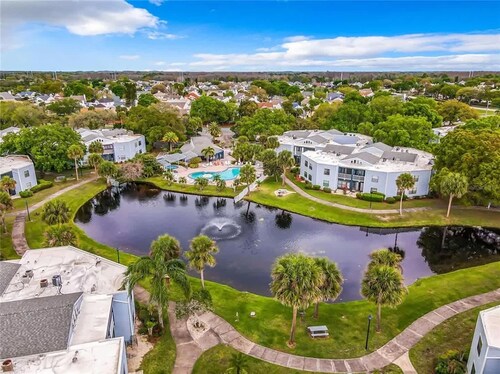 Upstay Condo Near MCO Airport w Golf Pool