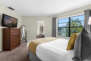 House | 2 bedrooms, Internet - Upstay Condo Near MCO Airport w Golf Pool (Orlando)