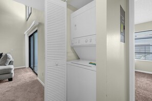 House - Upstay Condo Near MCO Airport w Golf Pool (Orlando)