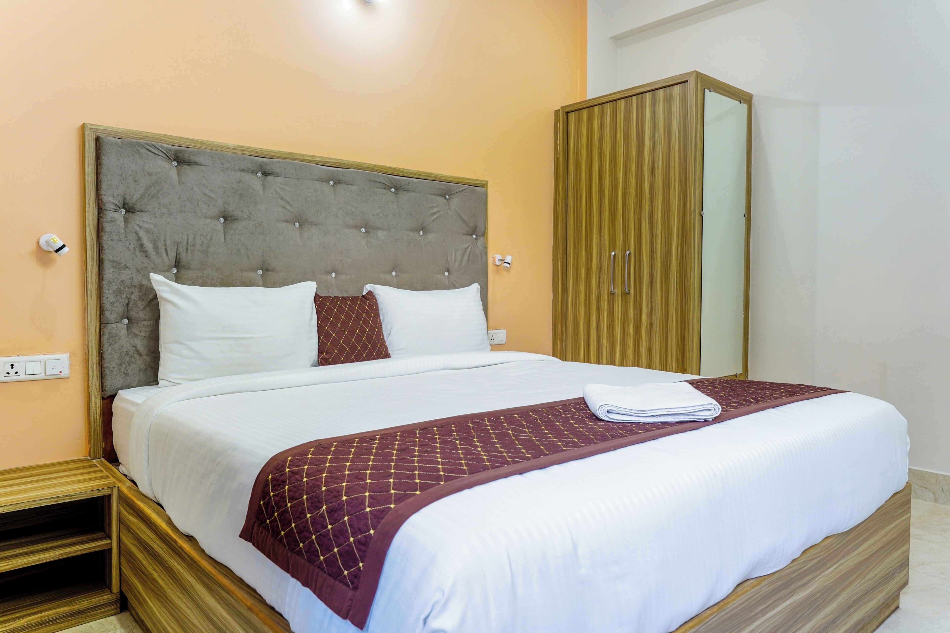 Habitación doble Deluxe, vista a la ciudad | Escritorio y wifi gratis 