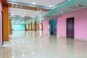 Interior detail - Grand Varanasi Hotel Navneeta w Banquet (Varanasi)