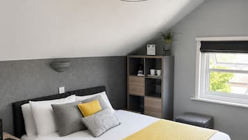 Deluxe Double Room | Iron/ironing board, free WiFi
