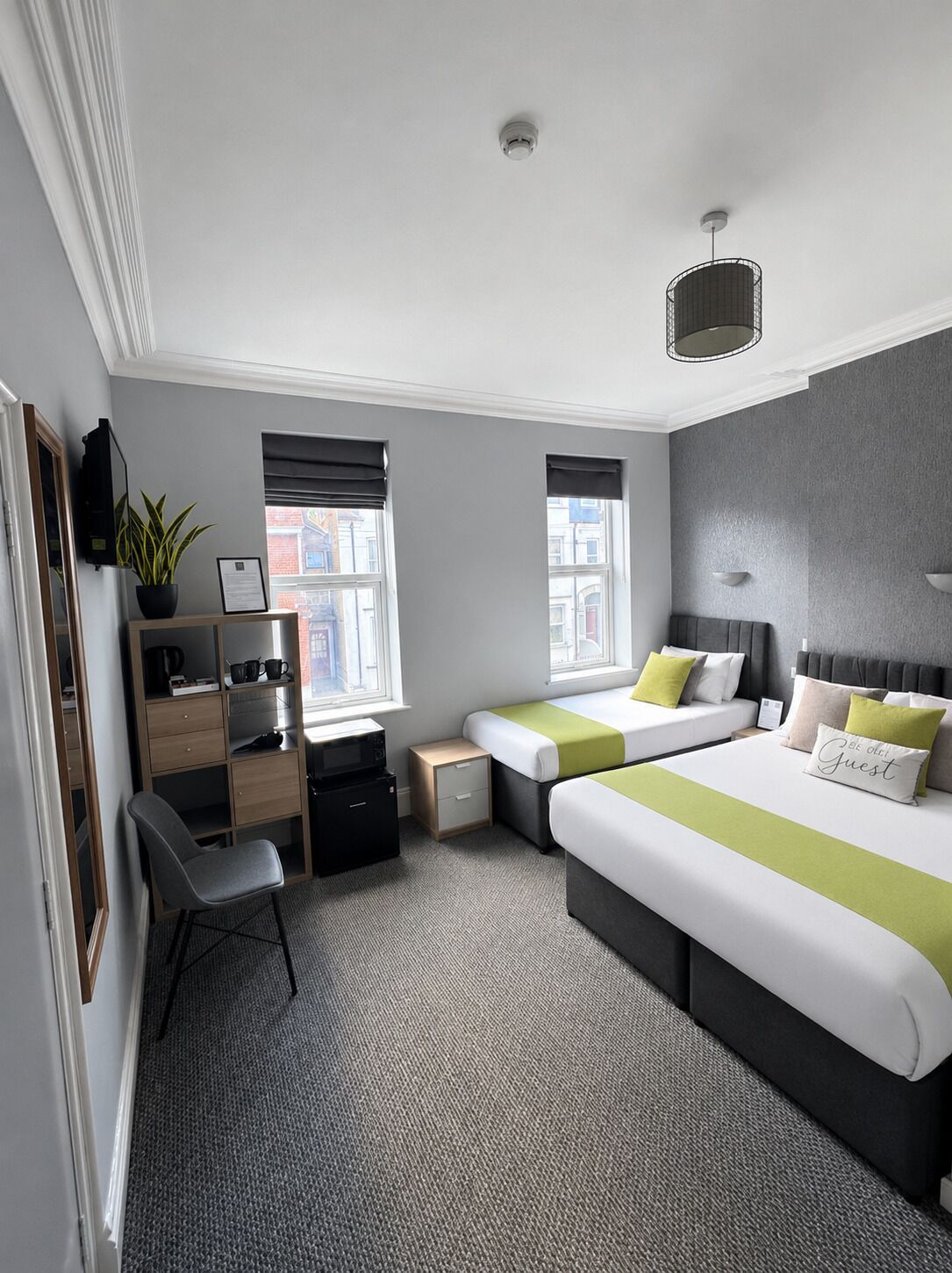 Family Studio Suite | Iron/ironing board, free WiFi