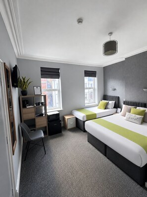 Family Studio Suite | Iron/ironing board, free WiFi - Chelsea suite  (Bournemouth)
