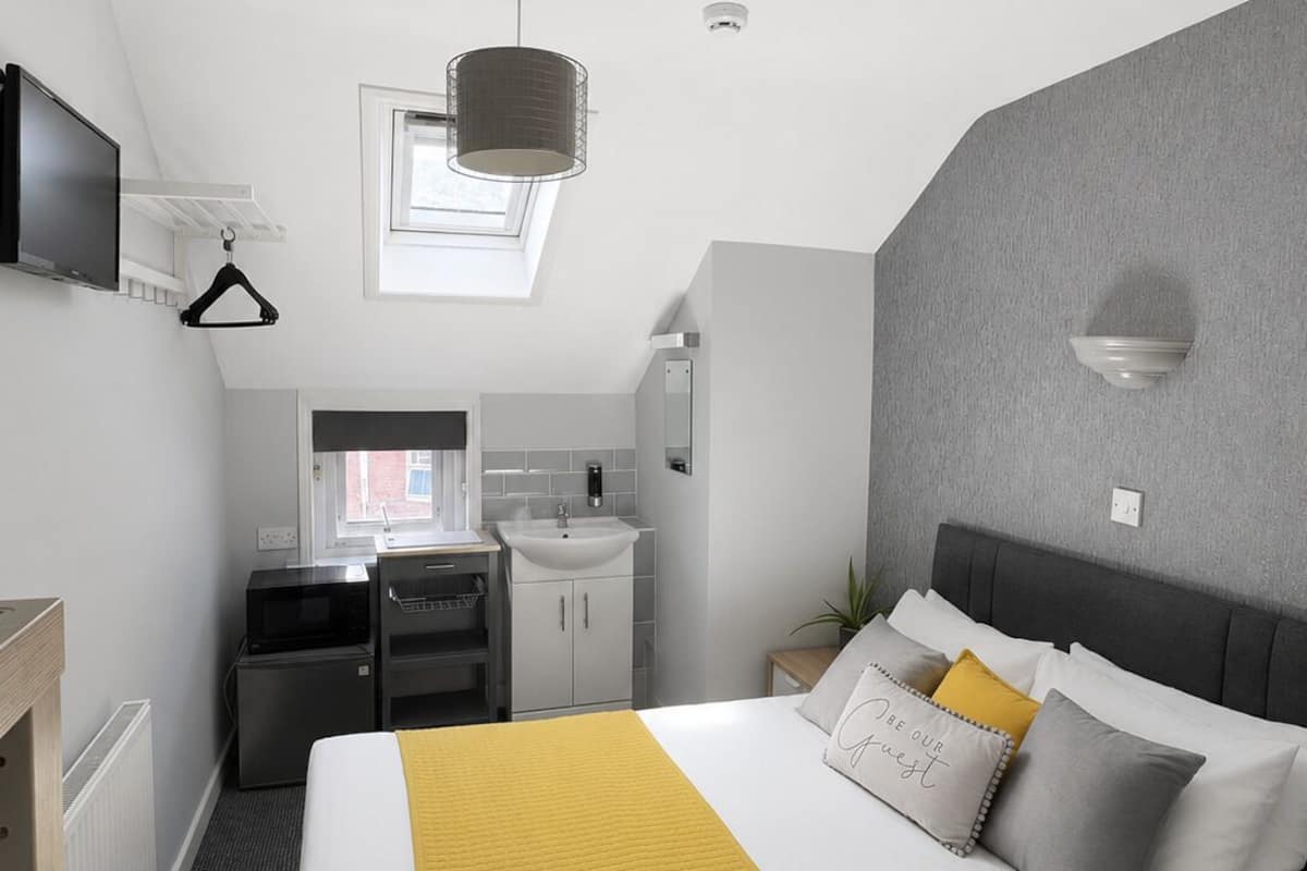 Basic Double Room | Iron/ironing board, free WiFi