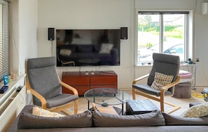 TV, fireplace - Gorgeous home in Snedsted with WiFi (Snedsted)