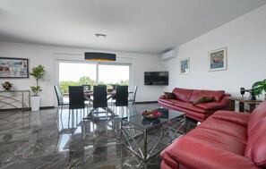 TV - Stunning home in Krnica (Krnica)