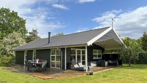 Outdoor dining - Cozy home in Silkeborg with WiFi (Silkeborg)