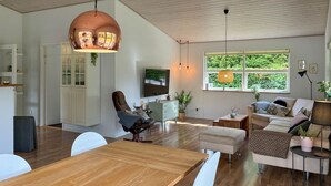 Living area - Cozy home in Silkeborg with WiFi (Silkeborg)