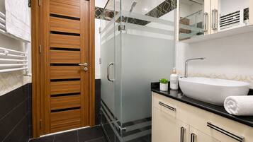 Apartment | Bathroom | Free toiletries, hair dryer, towels, soap