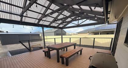 Parsee Escape-close to Sultana Point Beach! Dog Friendly! Free WiFi!