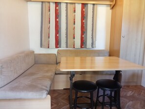 Dining - Vrbo Property (Meymac)