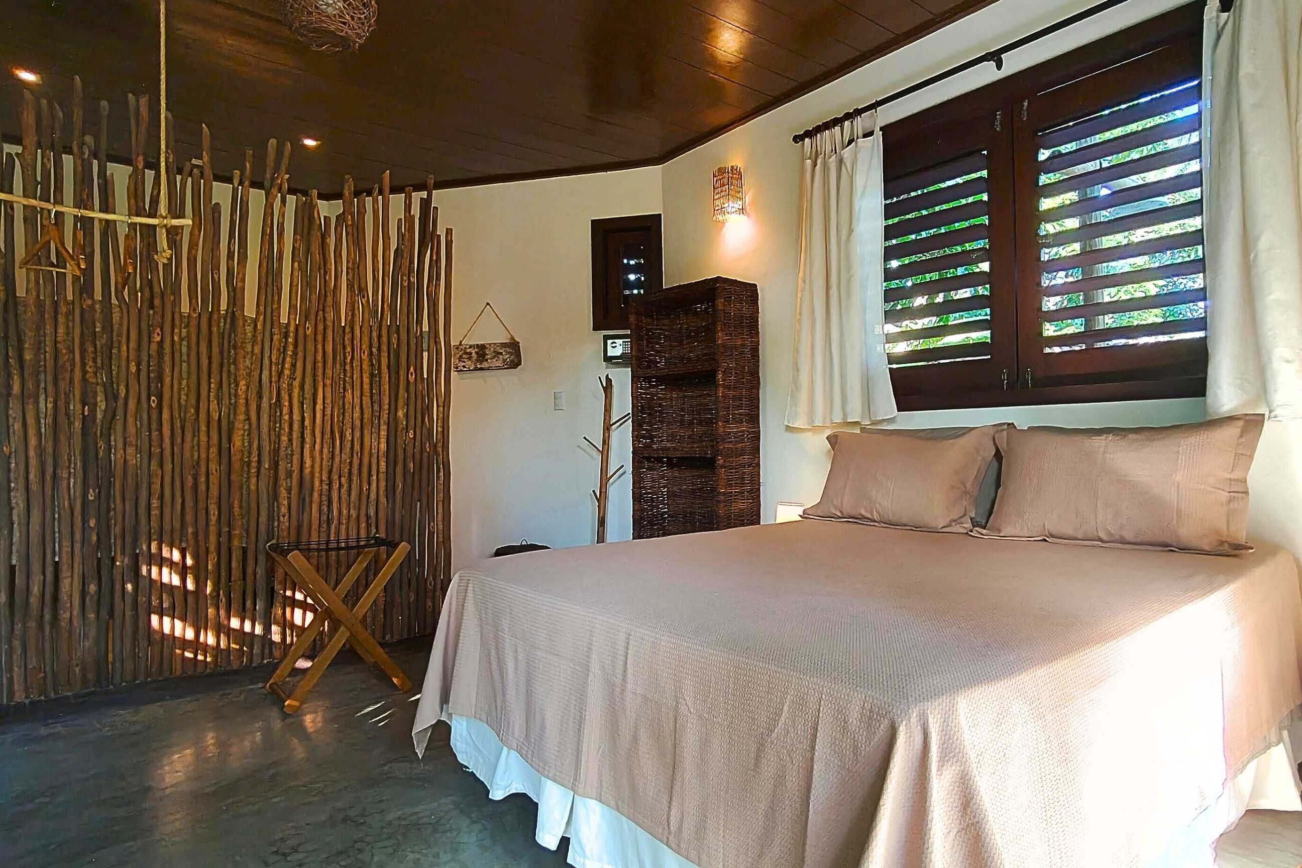 Luxury Triple Room, Air conditioning, Garden View | Minibar, in-room safe, WiFi (free), bed sheets