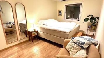2 bedrooms, iron/ironing board, bed sheets