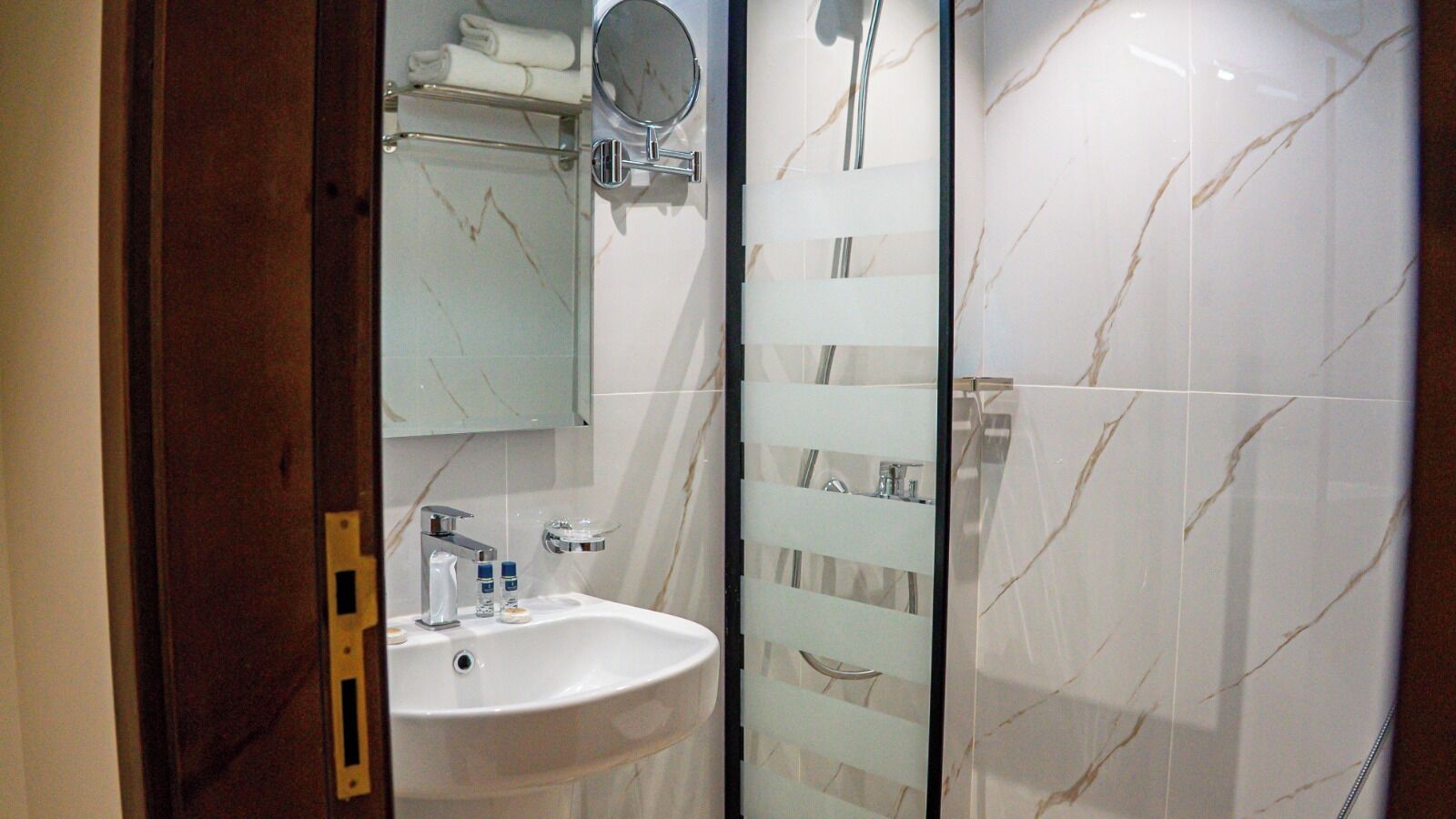 Triple Room | Bathroom | Shower, towels, soap, shampoo