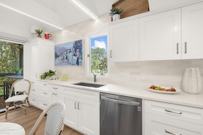 Coffee/tea maker, fridge, microwave, toaster - Steps to beach, tranquil view, central location (Kiawah Island)