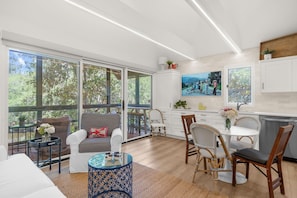 Smart TV - Steps to beach, tranquil view, central location (Kiawah Island)