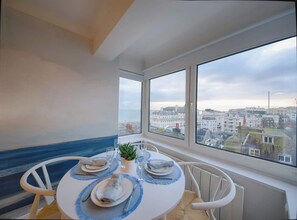 Dining - Free Parking! Sea Views Central Designer Apartment (Brighton and Hove)