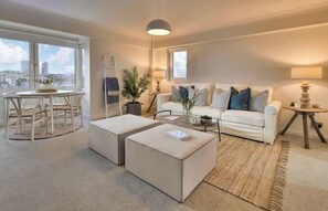 Living area - Free Parking! Sea Views Central Designer Apartment (Brighton and Hove)
