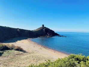 Una playa cerca