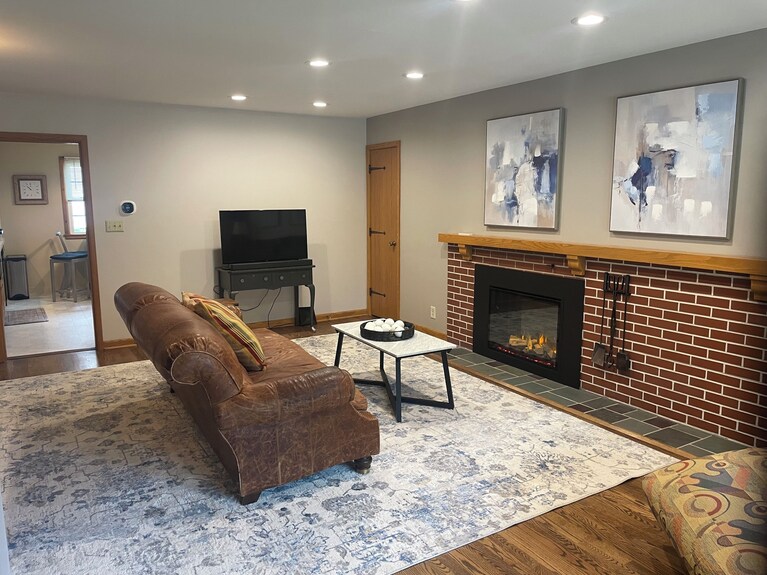 Peaceful 2-bedroom, One Level Shorewood Brick Duplex Near Lake Michigan - Milwaukee, WI