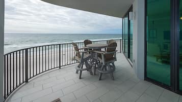 Condo, 2 Bedrooms | Outdoor dining