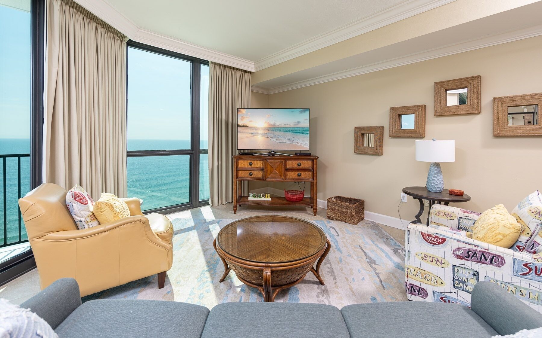 Condo, 2 Bedrooms | Living area