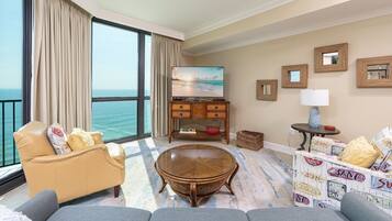 Condo, 2 Bedrooms | Living area