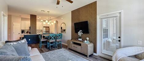 Condo, 3 chambres | Aire de séjour