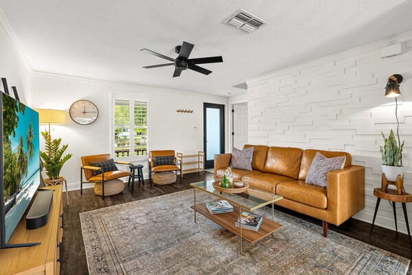 Sunshine Retreat 4 Bedroom Home - Sarasota, FL