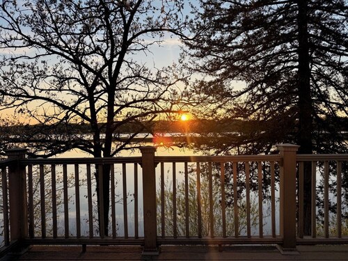 Cozy lake side cabin located between Sauk Centre and Long Prairie