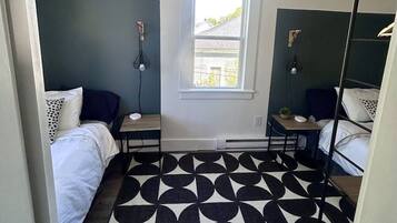 2 habitaciones, tabla de planchar con plancha, internet y ropa de cama