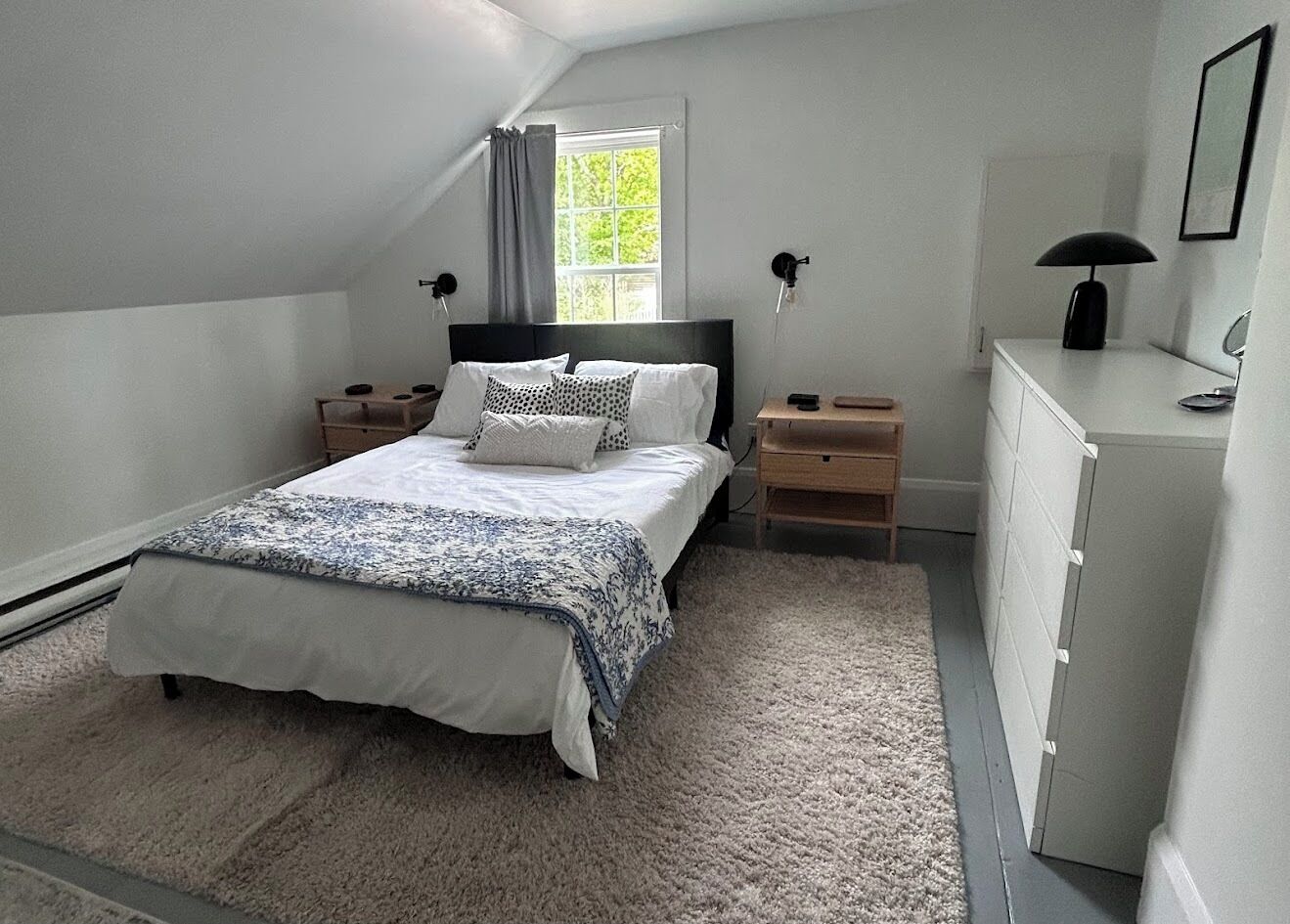 Iron/ironing board, internet, bed sheets