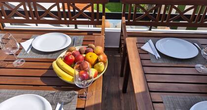 Charming 1-bedroom house with AC in lovely Peniche and a swimming pool.