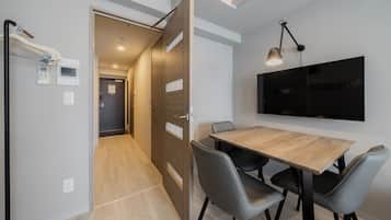Triple Room, Balcony, City View | Dining