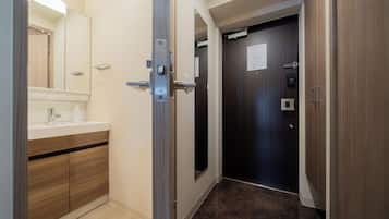 Double Room, Balcony | Bathroom | Separate tub and shower, hair dryer, towels, shampoo
