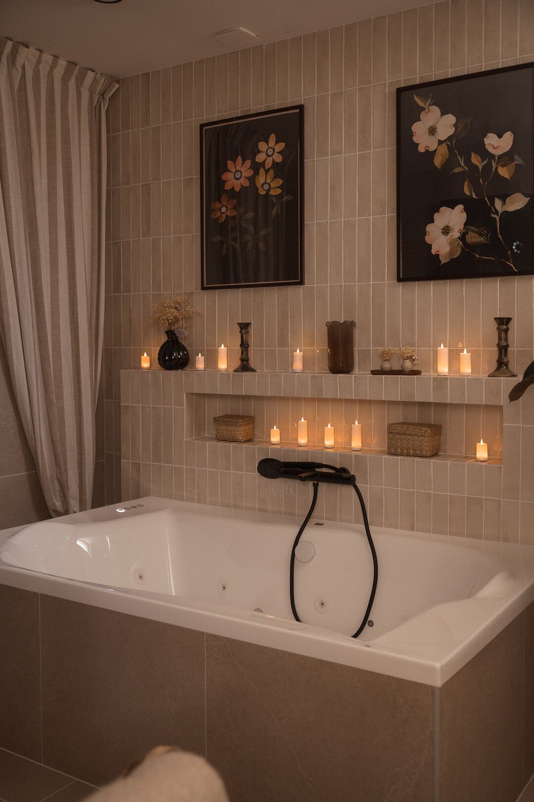Indoor spa tub