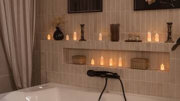 Indoor spa tub