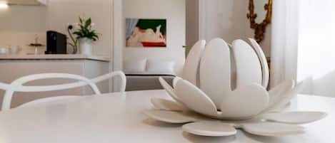 Apartment, 2 Bedrooms | Dining room