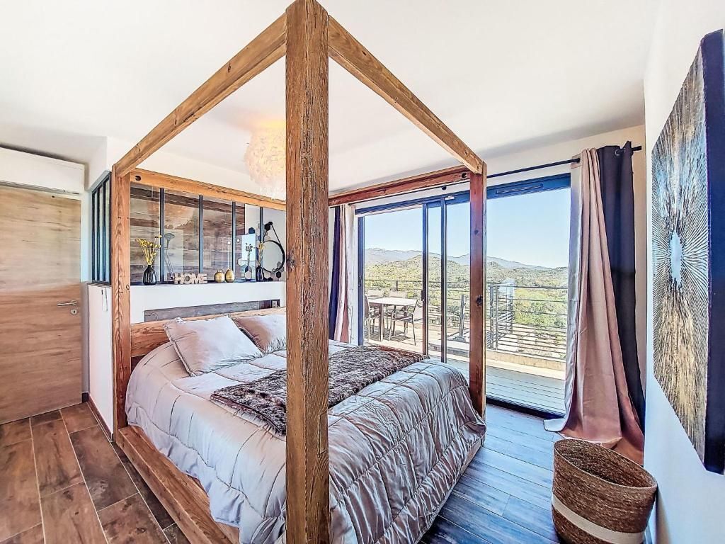 5 bedrooms, iron/ironing board, WiFi, bed sheets