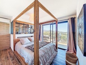 Room - Vrbo Property (Sotta)